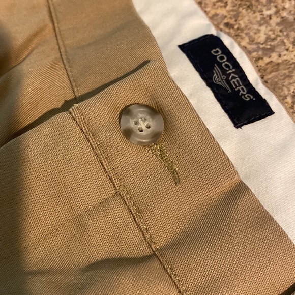 Docker’s Individual Fit Waistband Stain Defender Khaki Tan Pants W34 x L30 - Picture 5 of 16